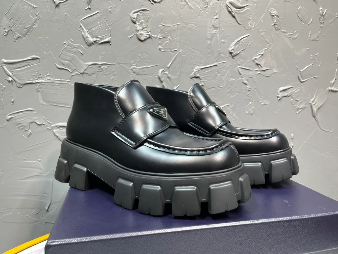 Men's clothing and shoes💰820💰 🔥🔥🔥3990 The latest prada Prada triangle enamel logo high-height lace-up shoes, the official website synchronizes the round toe and bold Lofte boots, using the original one-to-one development, the outsole one-to-one private molding, the fabric uses imported open edge beads, lining cowhide, foot pad cowhide, sole height 5cm, outsole original rubber foam sole, size 39-46
